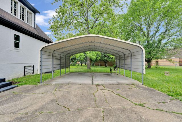 2325 E 03rd Street, Chattanooga, TN 37404