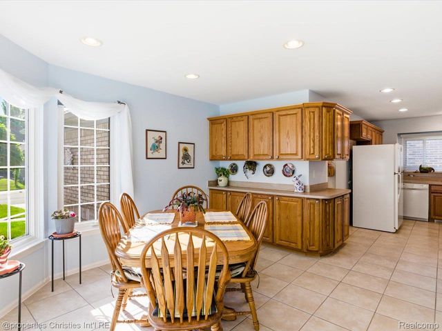57196 Copper Creek Drive W, Washington Township, MI 48094