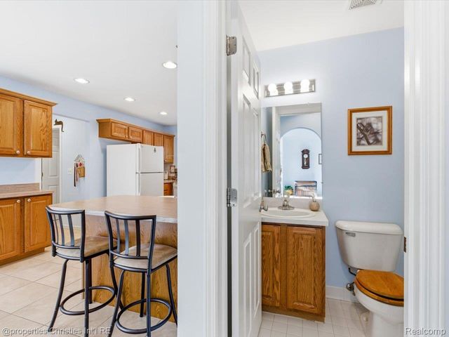 57196 Copper Creek Drive W, Washington Township, MI 48094