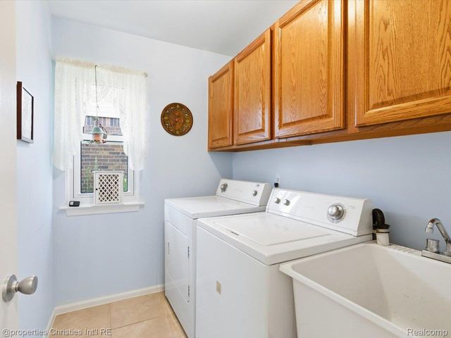 57196 Copper Creek Drive W, Washington Township, MI 48094