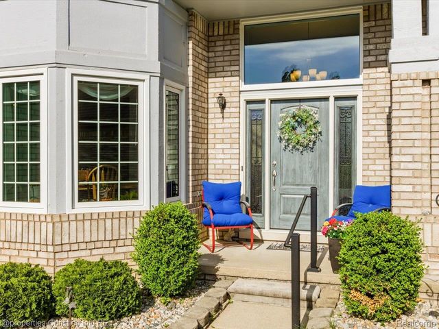 57196 Copper Creek Drive W, Washington Township, MI 48094