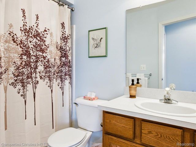 57196 Copper Creek Drive W, Washington Township, MI 48094