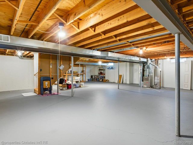 57196 Copper Creek Drive W, Washington Township, MI 48094