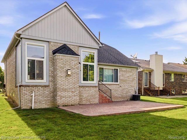57196 Copper Creek Drive W, Washington Township, MI 48094