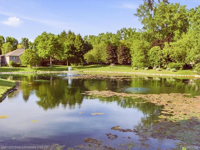 57196 Copper Creek Drive W, Washington Township, MI 48094