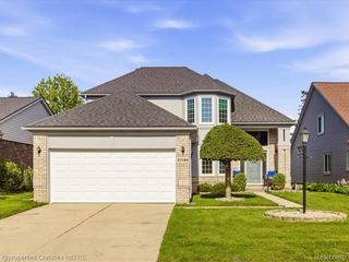 57196 Copper Creek Drive W, Washington Township, MI 48094