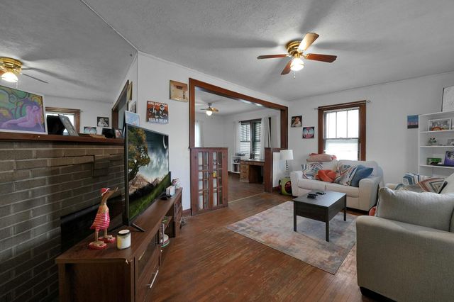 2533 Sullivant Avenue, Columbus, OH 43204
