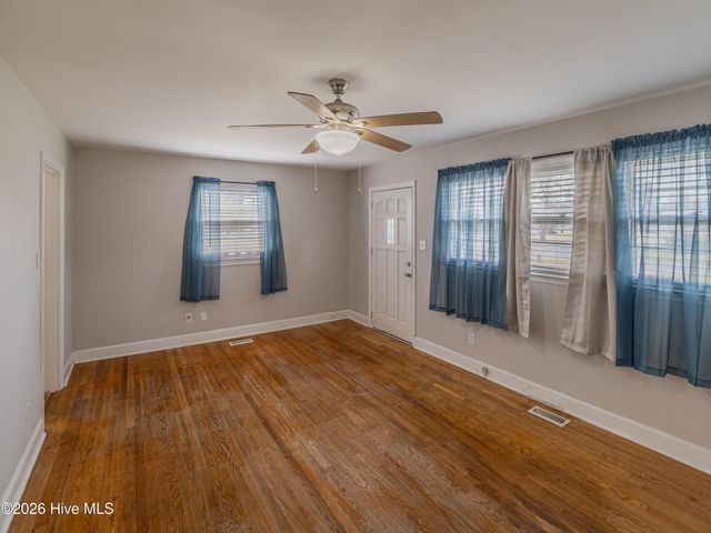 421 E Quinn Street, Beulaville, NC 28518