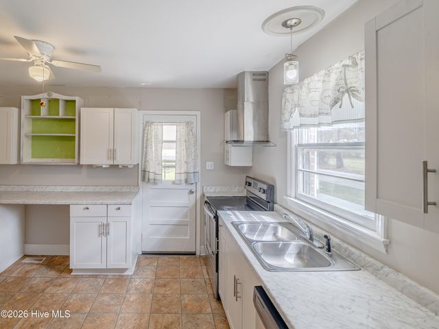 421 E Quinn Street, Beulaville, NC 28518