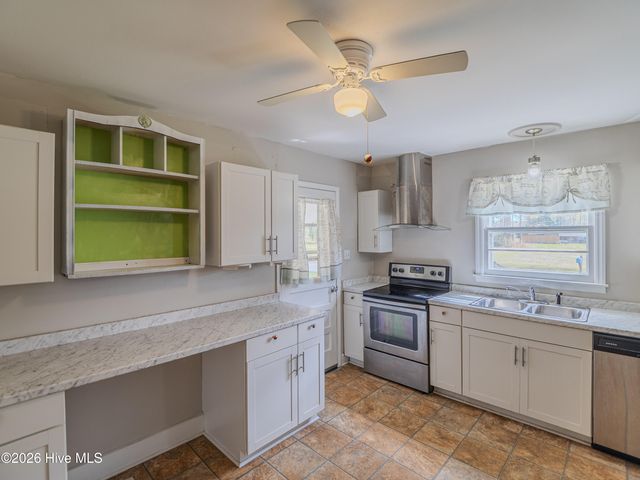 421 E Quinn Street, Beulaville, NC 28518