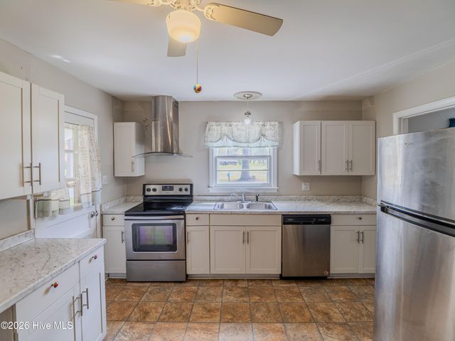 421 E Quinn Street, Beulaville, NC 28518