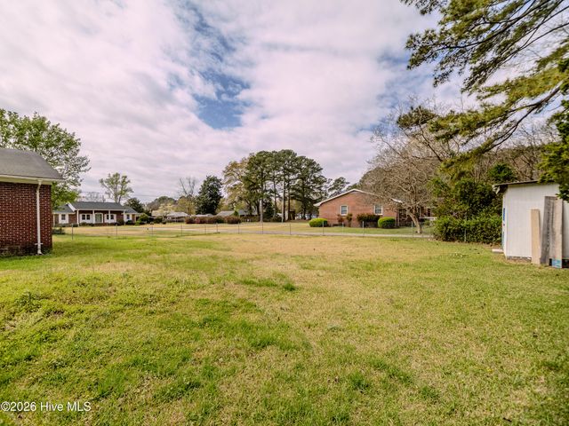 421 E Quinn Street, Beulaville, NC 28518