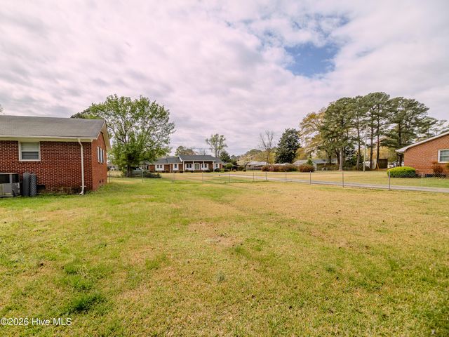 421 E Quinn Street, Beulaville, NC 28518
