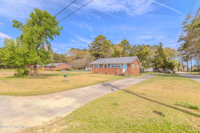 421 E Quinn Street, Beulaville, NC 28518