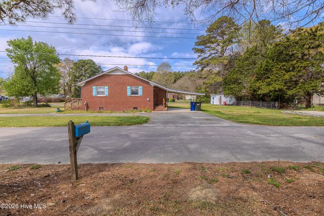 421 E Quinn Street, Beulaville, NC 28518
