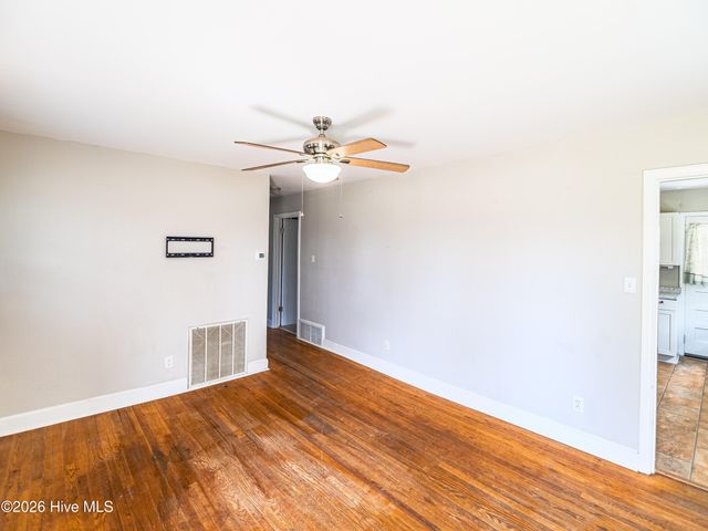 421 E Quinn Street, Beulaville, NC 28518