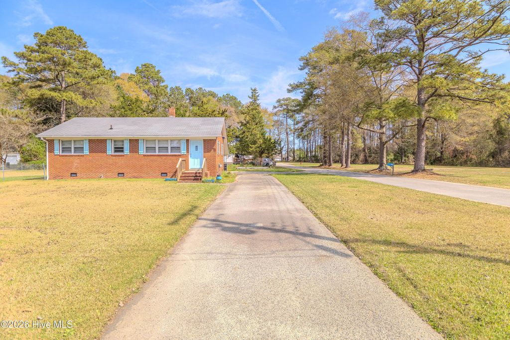 421 E Quinn Street, Beulaville, NC 28518