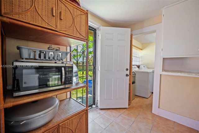 1053 NW 28th St, Miami, FL 33127
