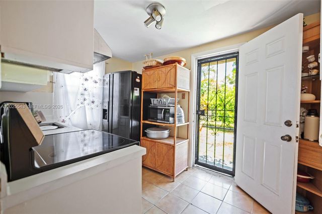 1053 NW 28th St, Miami, FL 33127