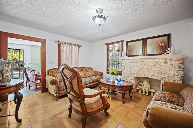 1053 NW 28th St, Miami, FL 33127