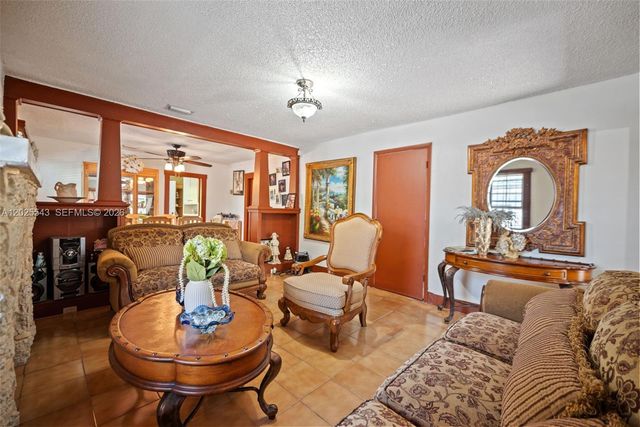 1053 NW 28th St, Miami, FL 33127