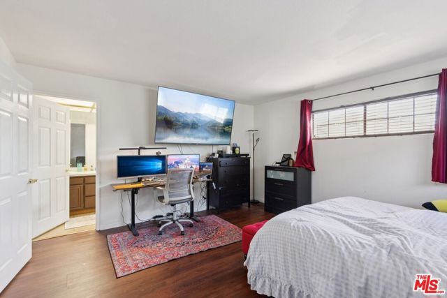18424 Keswick Street 12, Reseda (los Angeles), CA 91335