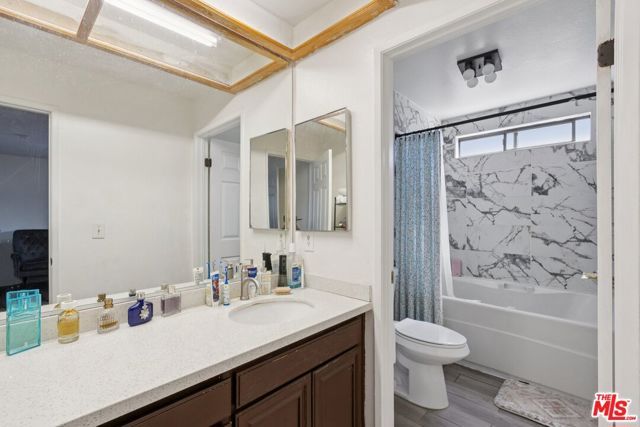 18424 Keswick Street 12, Reseda (los Angeles), CA 91335