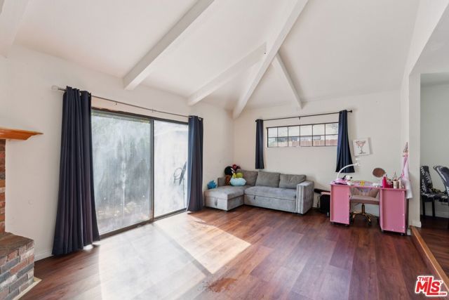 18424 Keswick Street 12, Reseda (los Angeles), CA 91335
