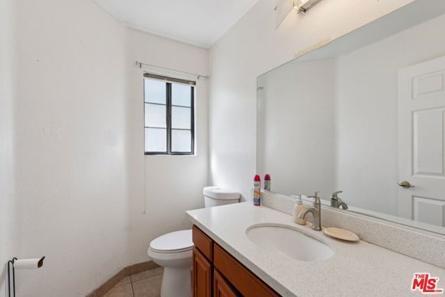 18424 Keswick Street 12, Reseda (los Angeles), CA 91335