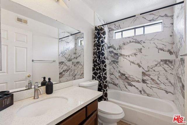 18424 Keswick Street 12, Reseda (los Angeles), CA 91335