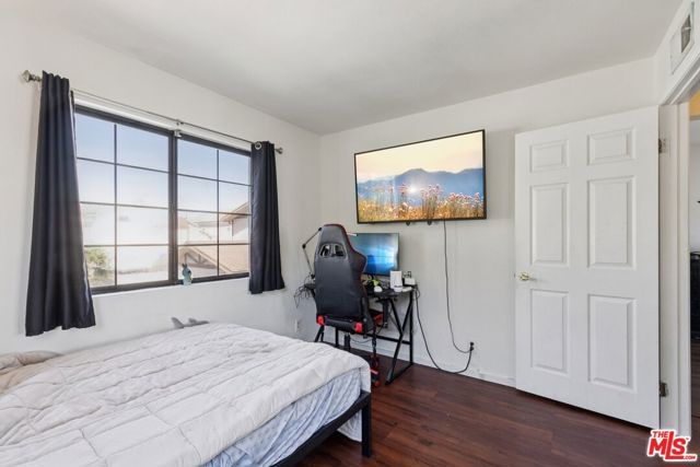 18424 Keswick Street 12, Reseda (los Angeles), CA 91335