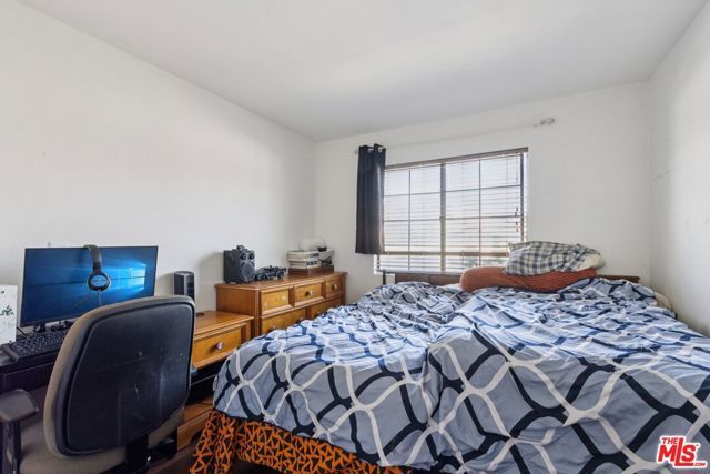 18424 Keswick Street 12, Reseda (los Angeles), CA 91335