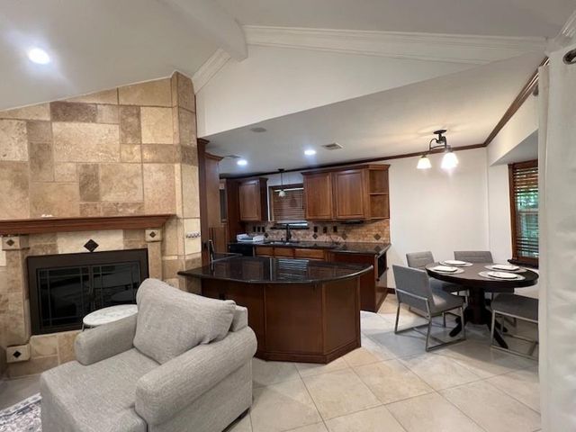 5 Deerfoot Court, The Woodlands, TX 77380