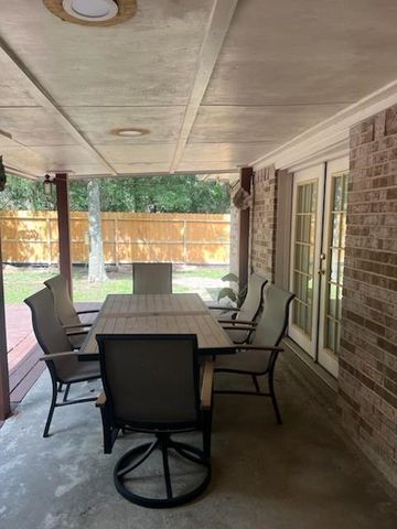 5 Deerfoot Court, The Woodlands, TX 77380
