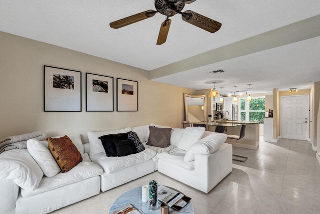 2571 NE 15TH Street, Pompano Beach, FL 33062