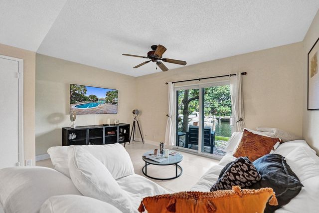 2571 NE 15TH Street, Pompano Beach, FL 33062