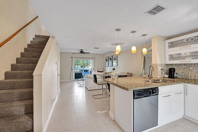 2571 NE 15TH Street, Pompano Beach, FL 33062