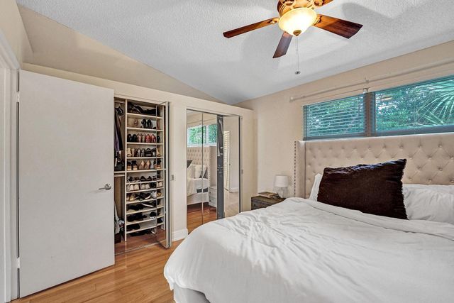 2571 NE 15TH Street, Pompano Beach, FL 33062