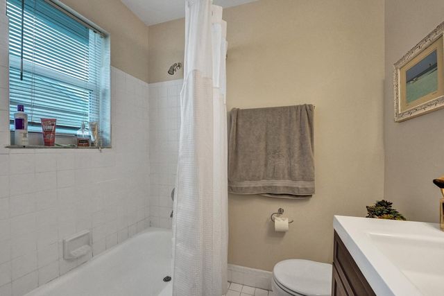 2571 NE 15TH Street, Pompano Beach, FL 33062