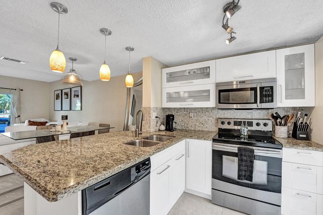 2571 NE 15TH Street, Pompano Beach, FL 33062