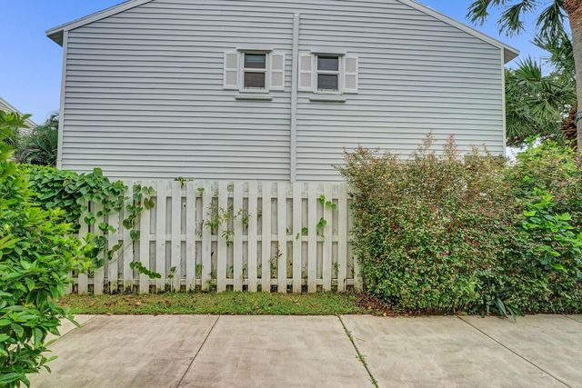 2571 NE 15TH Street, Pompano Beach, FL 33062