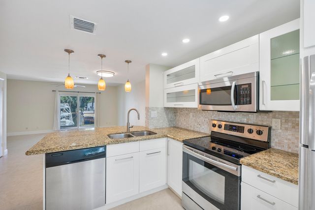 2571 NE 15TH Street, Pompano Beach, FL 33062