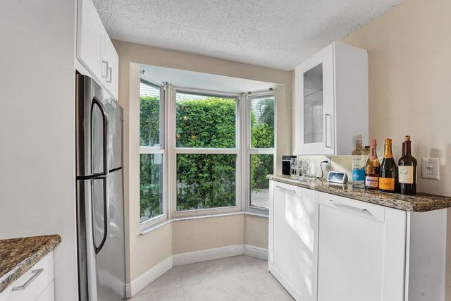 2571 NE 15TH Street, Pompano Beach, FL 33062