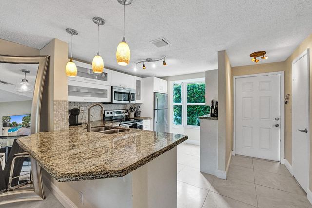 2571 NE 15TH Street, Pompano Beach, FL 33062