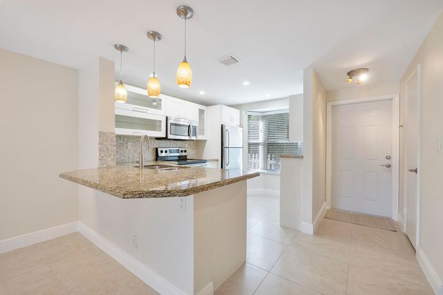 2571 NE 15TH Street, Pompano Beach, FL 33062