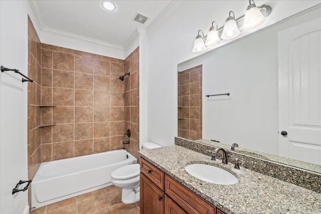 1581 BRACKENSHIRE LN, Collierville, TN 38017