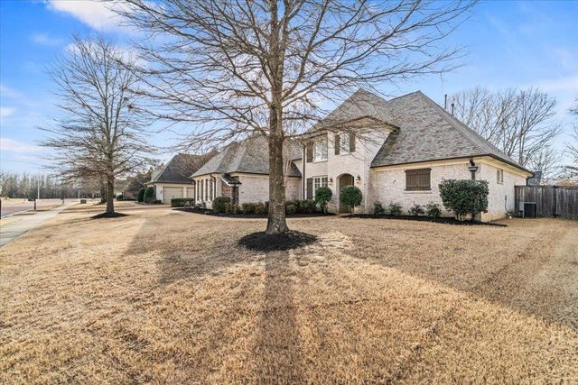 1581 BRACKENSHIRE LN, Collierville, TN 38017