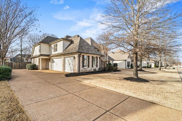 1581 BRACKENSHIRE LN, Collierville, TN 38017