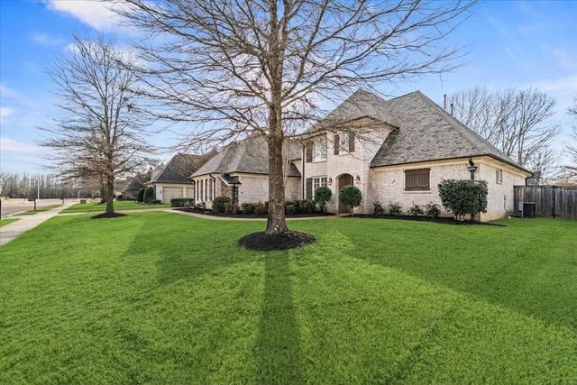 1581 BRACKENSHIRE LN, Collierville, TN 38017