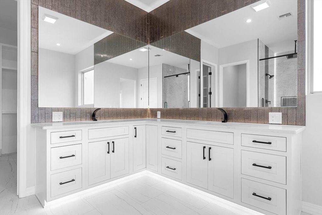 Image 13 of property listing at 512 2nd Street NE, Rio Rancho, NM 87124